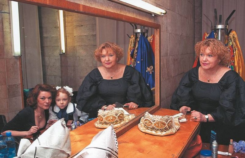 Иллюстрация к книге — Мои пригорки, ручейки. Воспоминания актрисы [i_112.jpg]