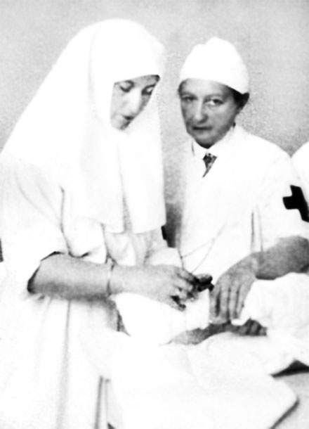 Иллюстрация к книге — Врачи двора его Императорского величества, или Как лечили царскую семью [_206.jpg]