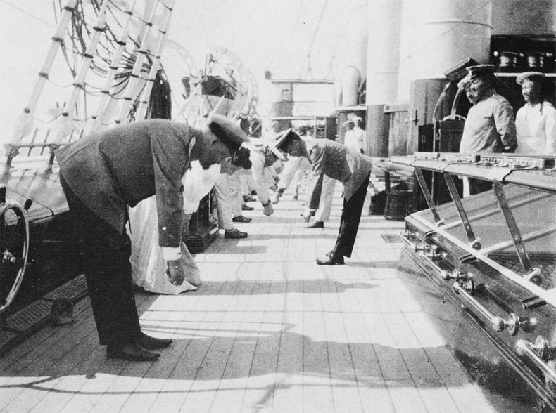 Иллюстрация к книге — Врачи двора его Императорского величества, или Как лечили царскую семью [_434.jpg]