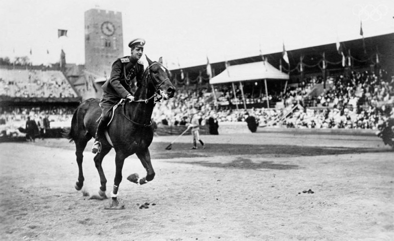 Иллюстрация к книге — Врачи двора его Императорского величества, или Как лечили царскую семью [_443.jpg]