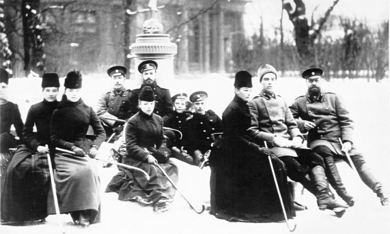 Иллюстрация к книге — Врачи двора его Императорского величества, или Как лечили царскую семью [_462.jpg]