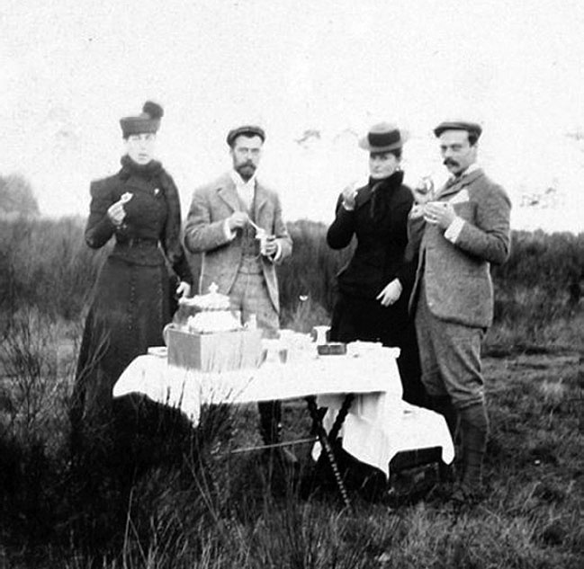 Иллюстрация к книге — Врачи двора его Императорского величества, или Как лечили царскую семью [_492.jpg]