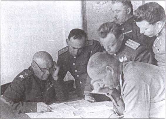 Иллюстрация к книге — Крым 1944. Весна освобождения [i_016.jpg]