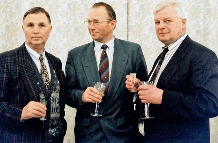 Иллюстрация к книге — Виктор Тихонов. Жизнь во имя хоккея [_103.jpg]