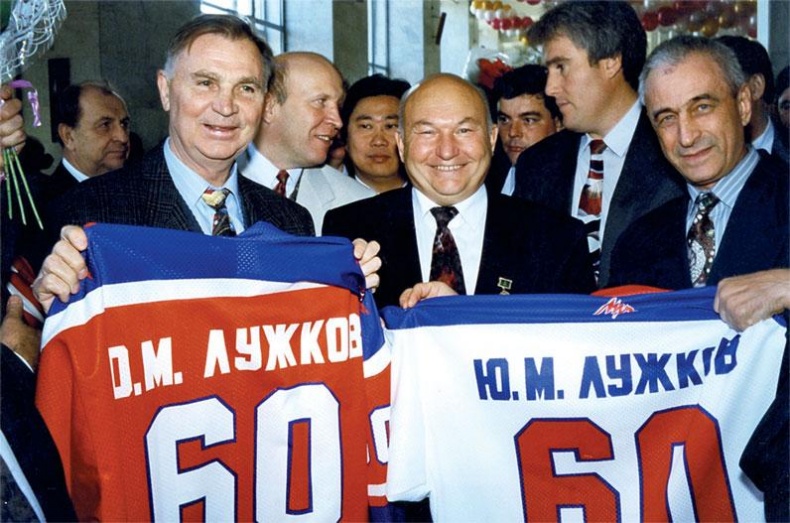 Иллюстрация к книге — Виктор Тихонов. Жизнь во имя хоккея [_105.jpg]