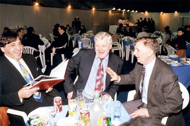 Иллюстрация к книге — Виктор Тихонов. Жизнь во имя хоккея [_107.jpg]