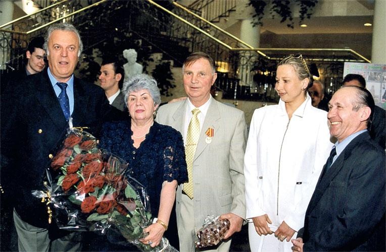 Иллюстрация к книге — Виктор Тихонов. Жизнь во имя хоккея [_132.jpg]