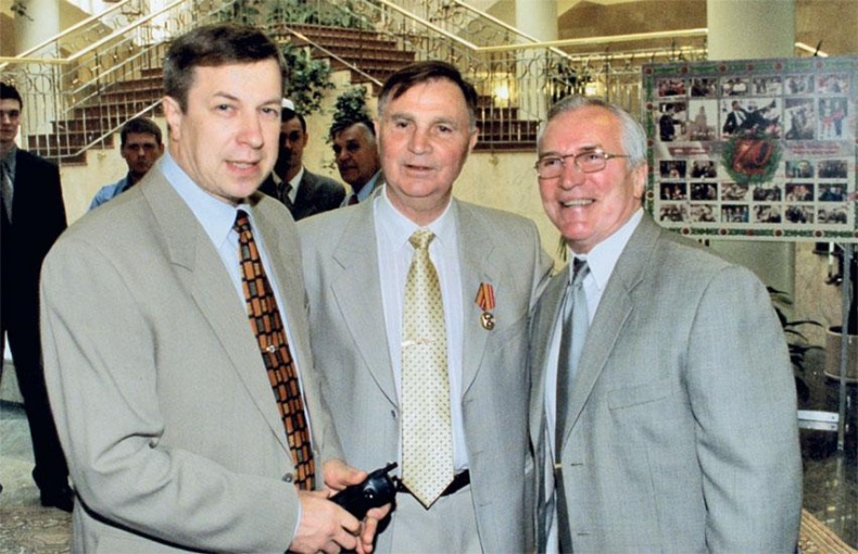 Иллюстрация к книге — Виктор Тихонов. Жизнь во имя хоккея [_135.jpg]