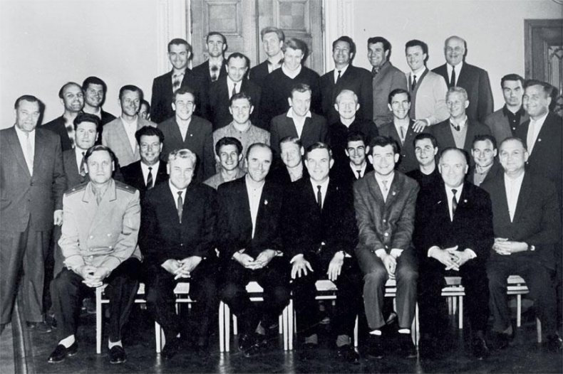 Иллюстрация к книге — Виктор Тихонов. Жизнь во имя хоккея [_23.jpg]