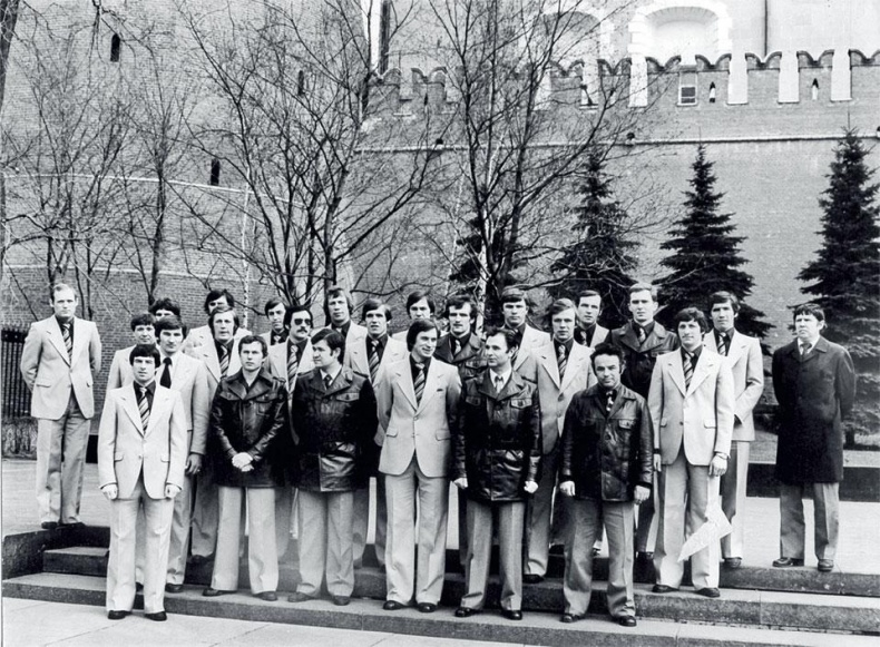 Иллюстрация к книге — Виктор Тихонов. Жизнь во имя хоккея [_54.jpg]