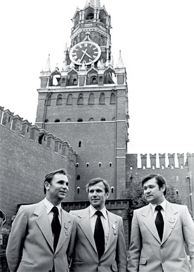 Иллюстрация к книге — Виктор Тихонов. Жизнь во имя хоккея [_57.jpg]