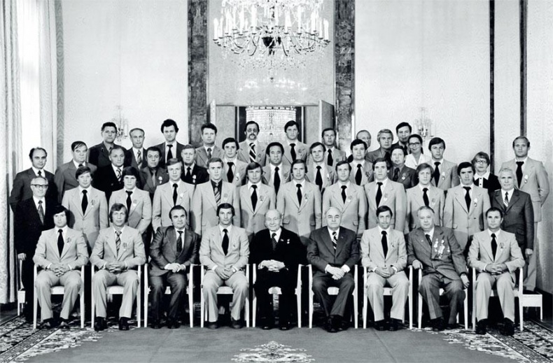 Иллюстрация к книге — Виктор Тихонов. Жизнь во имя хоккея [_60.jpg]