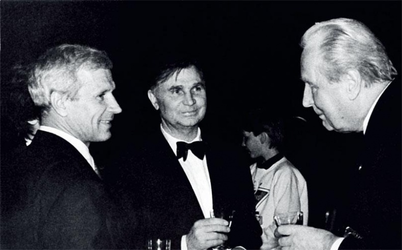 Иллюстрация к книге — Виктор Тихонов. Жизнь во имя хоккея [_68.jpg]