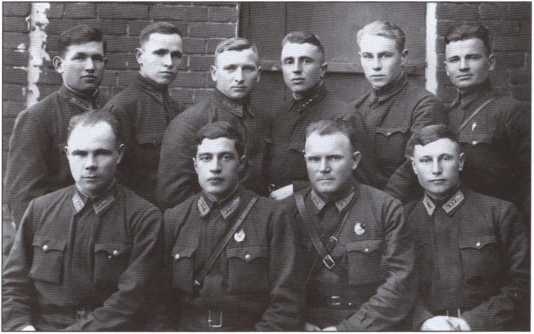 Иллюстрация к книге — Покрышкин [i_011.jpg]