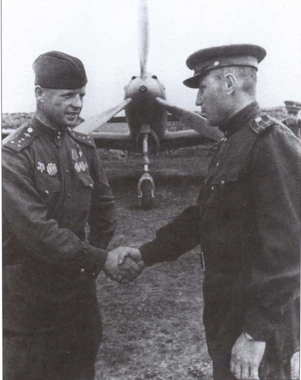 Иллюстрация к книге — Покрышкин [i_027.jpg]