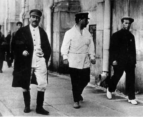 Иллюстрация к книге — Хрущев [i_012.jpg]