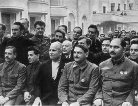 Иллюстрация к книге — Хрущев [i_016.jpg]