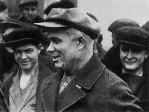 Иллюстрация к книге — Хрущев [i_018.jpg]