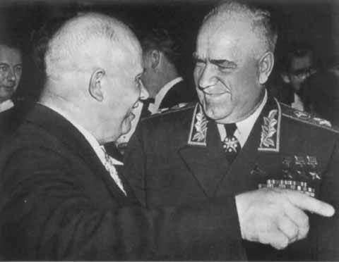 Иллюстрация к книге — Хрущев [i_047.jpg]