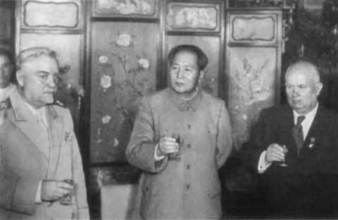 Иллюстрация к книге — Хрущев [i_057.jpg]