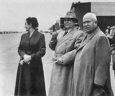 Иллюстрация к книге — Хрущев [i_058.jpg]