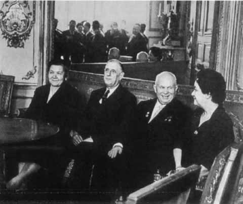 Иллюстрация к книге — Хрущев [i_060.jpg]