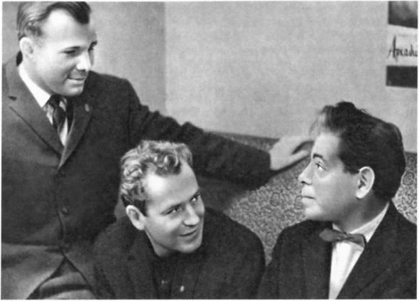 Иллюстрация к книге — Аркадий Райкин [i_057.jpg]