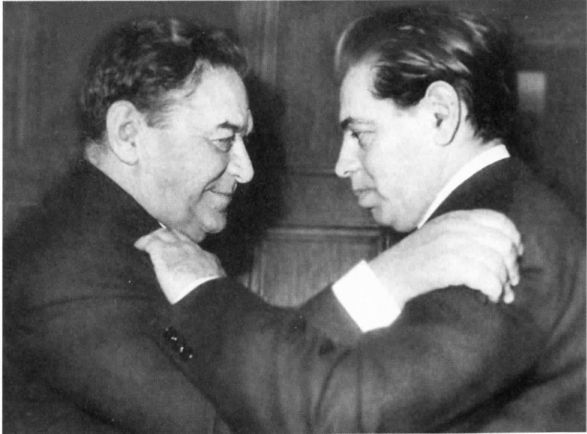 Иллюстрация к книге — Аркадий Райкин [i_068.jpg]