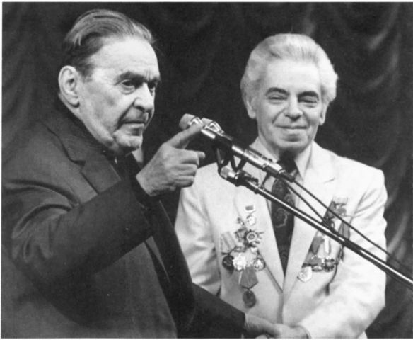 Иллюстрация к книге — Аркадий Райкин [i_086.jpg]