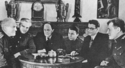 Иллюстрация к книге — Твардовский [i_025.jpg]