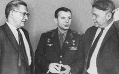 Иллюстрация к книге — Твардовский [i_033.jpg]