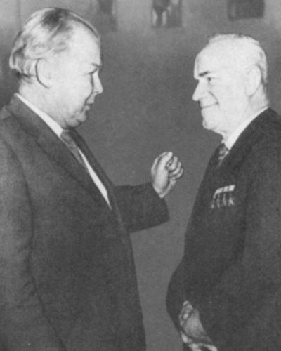 Иллюстрация к книге — Твардовский [i_037.jpg]