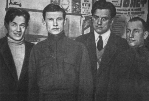 Иллюстрация к книге — Фадеев [i_032.jpg]