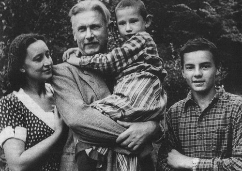 Иллюстрация к книге — Фадеев [i_052.jpg]