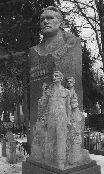 Иллюстрация к книге — Фадеев [i_064.jpg]