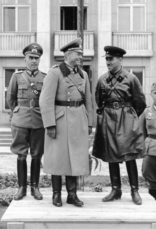 Иллюстрация к книге — Еврейское счастье Арона-Сапожника. Сапоги для Парада Победы [i_020.jpg]