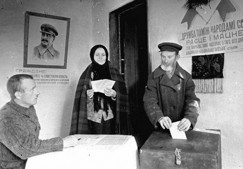 Иллюстрация к книге — Еврейское счастье Арона-Сапожника. Сапоги для Парада Победы [i_031.jpg]