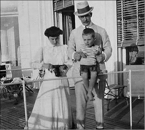 Иллюстрация к книге — Матильда Кшесинская и любовные драмы русских балерин [i_025.jpg]