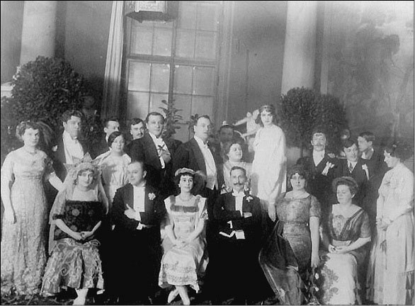 Иллюстрация к книге — Матильда Кшесинская и любовные драмы русских балерин [i_027.jpg]