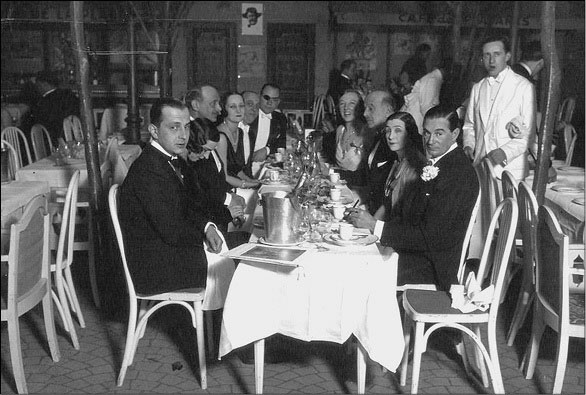 Иллюстрация к книге — Матильда Кшесинская и любовные драмы русских балерин [i_034.jpg]