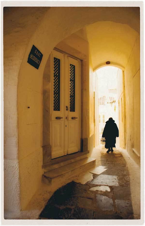 Иллюстрация к книге — Путешествие за счастьем. Почтовые открытки из Греции [i_057.jpg]