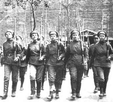 Иллюстрация к книге — Керенский [i_052.jpg]