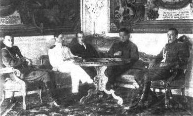 Иллюстрация к книге — Керенский [i_053.jpg]