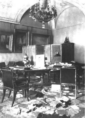 Иллюстрация к книге — Керенский [i_056.jpg]