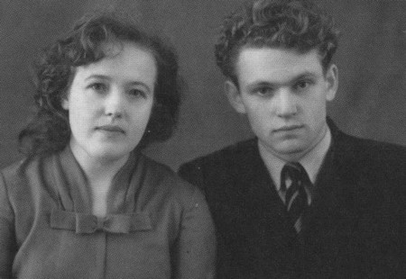 Иллюстрация к книге — Борис Рыжий. Дивий камень [i_002.jpg]