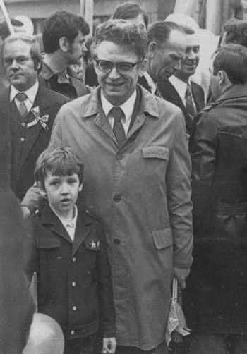 Иллюстрация к книге — Борис Рыжий. Дивий камень [i_005.jpg]