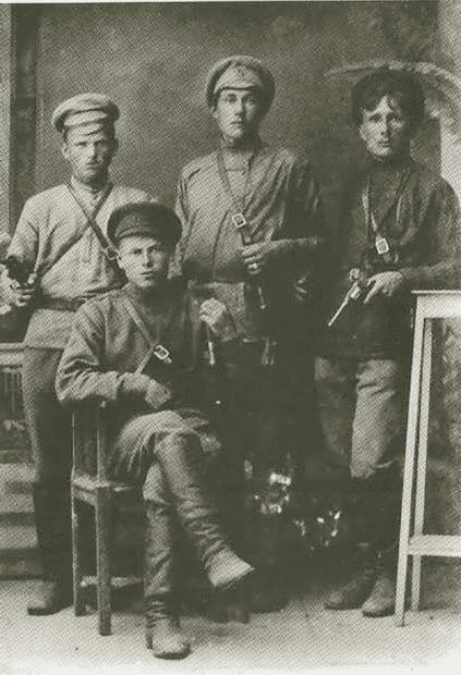 Иллюстрация к книге — Корнилов [i_066.jpg]