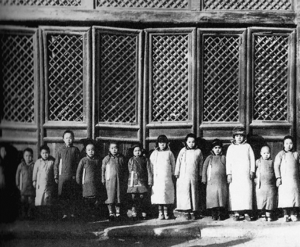 Иллюстрация к книге — В гареме Сына Неба. Жены и наложницы Поднебесной [i_019.jpg]