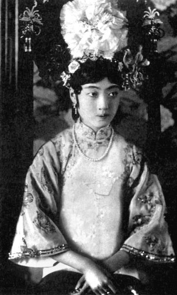 Иллюстрация к книге — В гареме Сына Неба. Жены и наложницы Поднебесной [i_021.jpg]