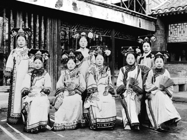 Иллюстрация к книге — В гареме Сына Неба. Жены и наложницы Поднебесной [i_023.jpg]